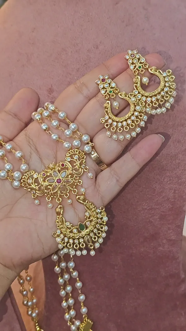 VASUDHA_-_ELEGANT_PEARL_LAYERED_NECKLACE_SET_WITH_DESIGNER_PENDANT
