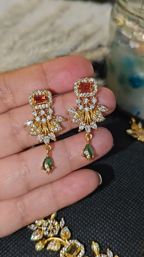 VANYA_-_NECKLACE_SET_WITH_MULTICOLOR_STONES_&_EMERALD_DROPS