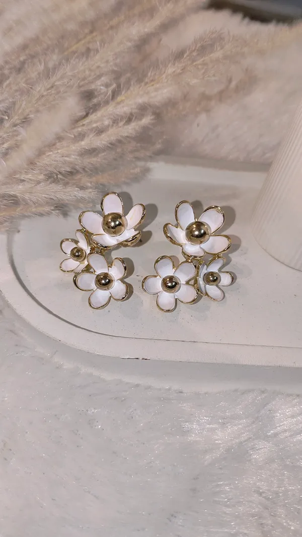 WESTERN_WHITE_FLORAL_EARRINGS