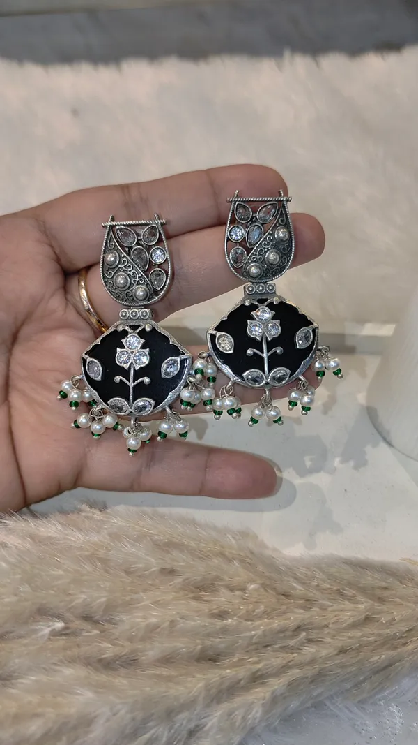PAAKHI_JHUMKAS