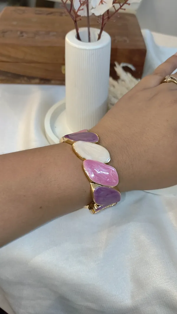Pink_&_White_&_Purple_Kada_Pebble