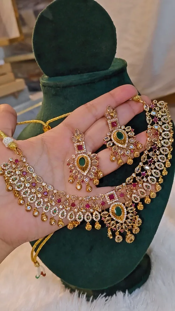 VAMIKA_ROYAL_EMERALD_&_RUBY_BRIDAL_NECKLACE_SET