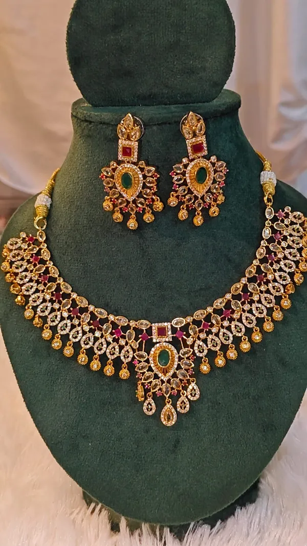 VAMIKA_ROYAL_EMERALD_&_RUBY_BRIDAL_NECKLACE_SET