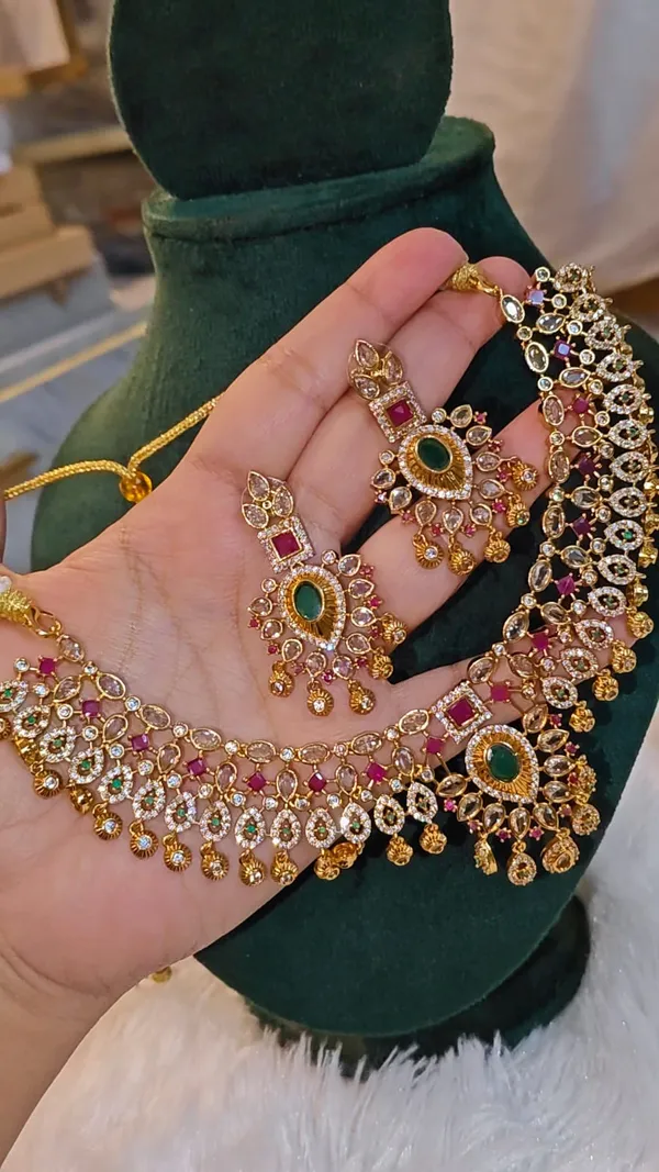 VAMIKA_ROYAL_EMERALD_&_RUBY_BRIDAL_NECKLACE_SET