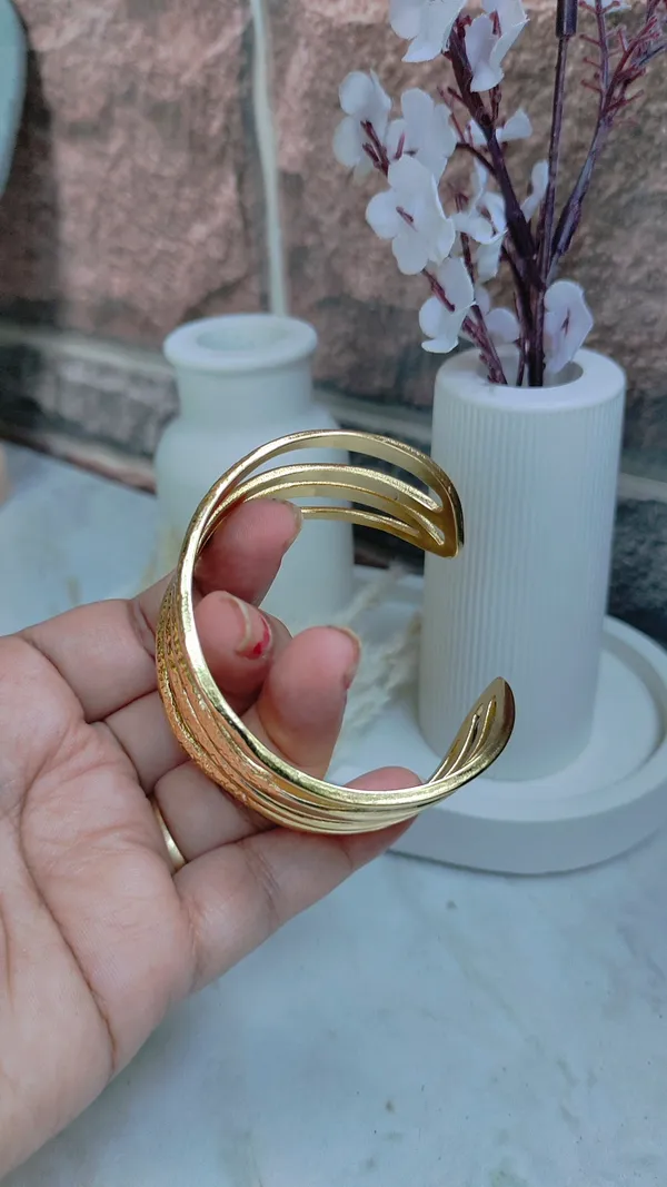 Golden_Stainless_Steel_Premium_&_Elegant_(_Anti_Tarnish_)_Kada_For_Women