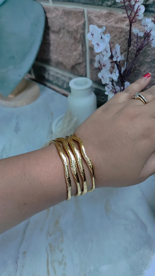 Golden_Stainless_Steel_Premium_&_Elegant_(_Anti_Tarnish_)_Kada_For_Women