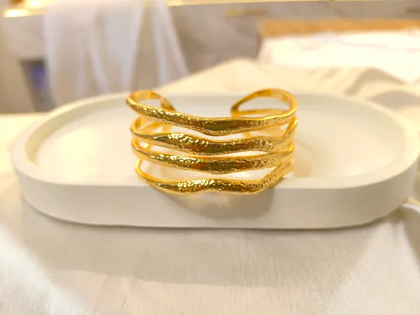 Golden_Stainless_Steel_Premium_&_Elegant_(_Anti_Tarnish_)_Kada_For_Women