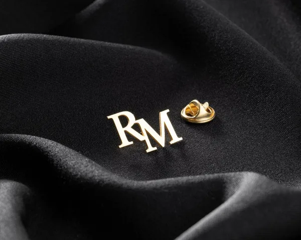 Custom_Womens_Letter_Brooch