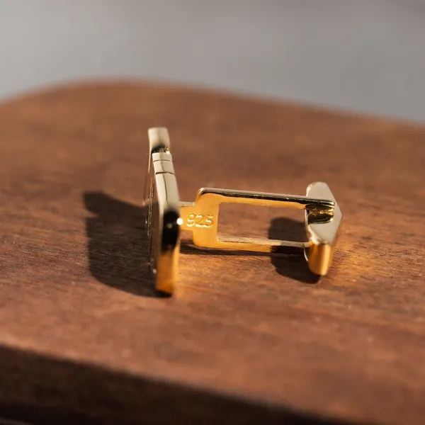 Gold_Personalized_Name_Cufflinks_For_Men