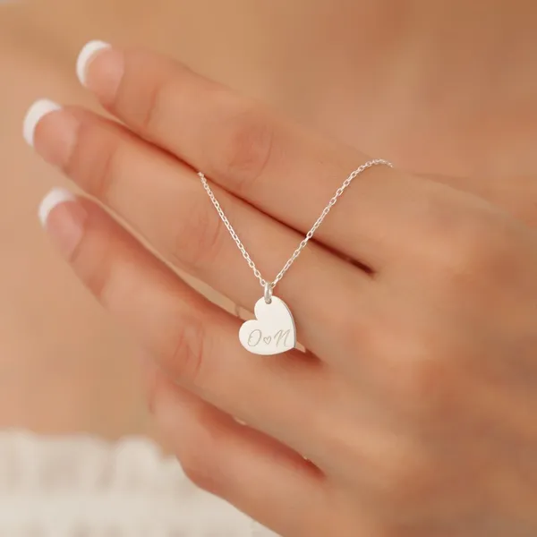 Plate_Side_Heart_Engraved_Letter_Love_Necklace