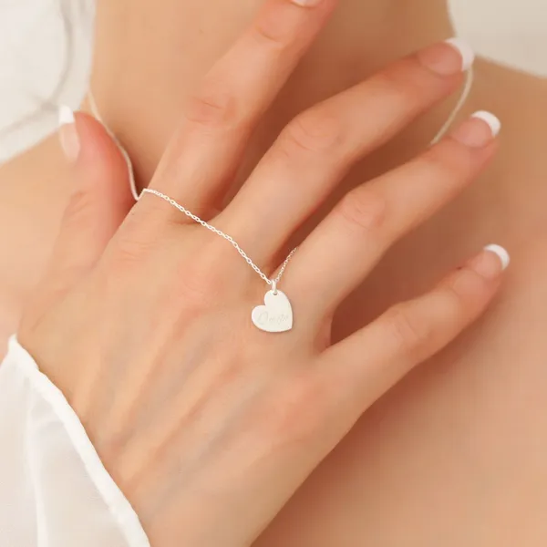 Plate_Side_Heart_Engraved_Letter_Love_Necklace