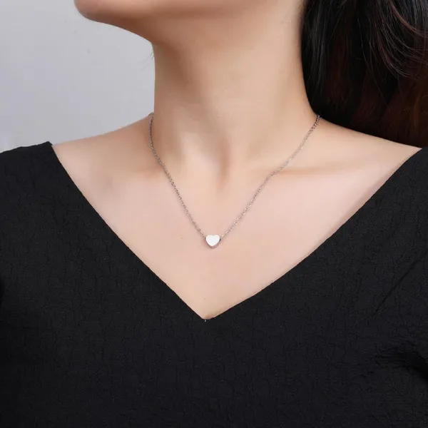Tiny_Minimalist_Dainty_Heart_Necklace_For_Women