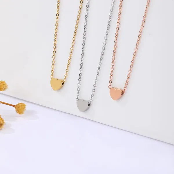 Tiny_Minimalist_Dainty_Heart_Necklace_For_Women