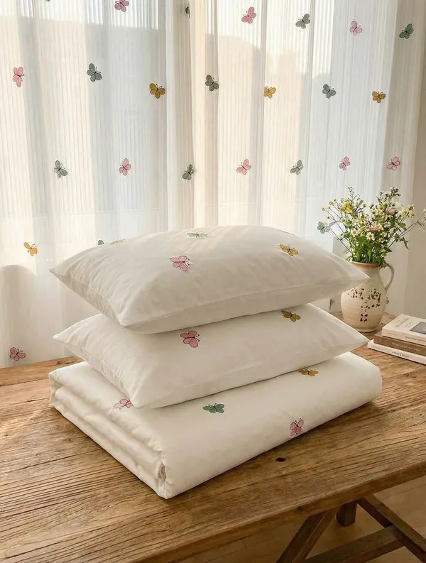 Elegant_Embroidered_Bedsheet_In_Butterfly_Pattern_In_Multicolour_On_White_On_Premium_Cotton_Bedsheet_And_Two_Pillow_Covers
