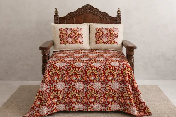 Exquisite_floral_print_in_maroon_and_cream_cotton_double_bedsheet_and_two_pillow_covers