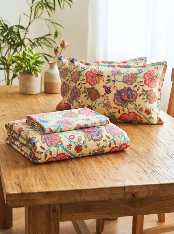 Bedsheet_and_dohar_set_in_cotton_in_beautiful_floral_print_on_lovely_yellow