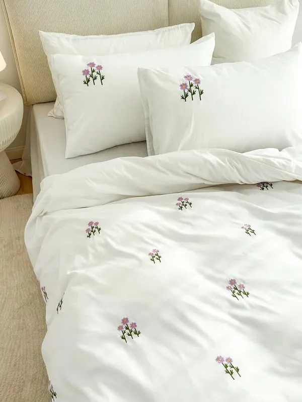 Elegant_Embroidered_Bedsheet_With_Purple_Flowers_On_White_In_Premium_Cotton_Bedsheet_Along_With_Two_Pillow_Covers