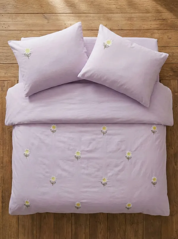 Exquisite_Embroidered_Cotton_Bedsheet_With_White_Daisy_Floral_Pattern_On_Lavender_In_Premium_Cotton_Bedsheet_Along_With_Two_Pillow_Covers