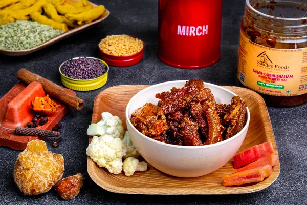 Premium_Homemade_Gajar,_Gobhi,_Shalgam_Khatta-Meetha_Pickle