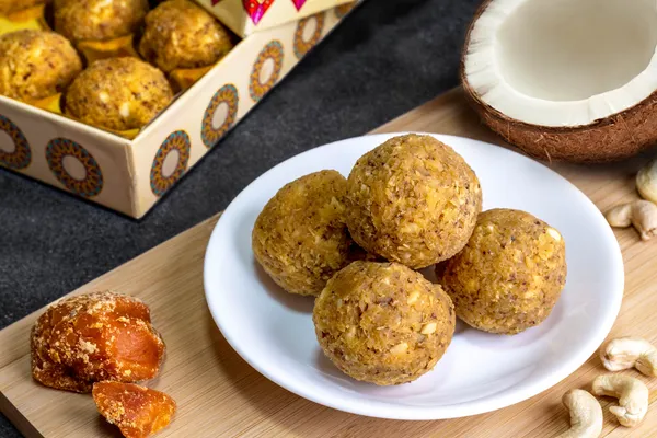 Homemade_Coconut_Ladoo_500gm