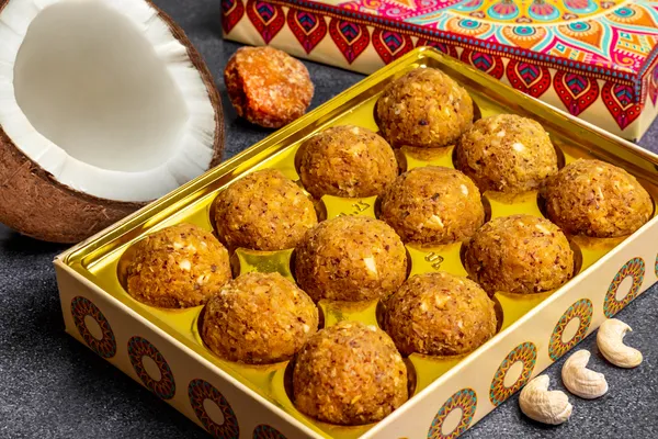 Homemade_Coconut_Ladoo_500gm