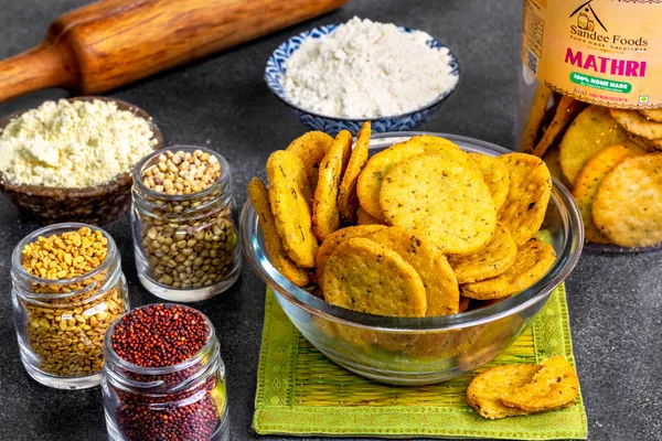 Premium_Homemade_High_Quality_Multigrain_Mathri
