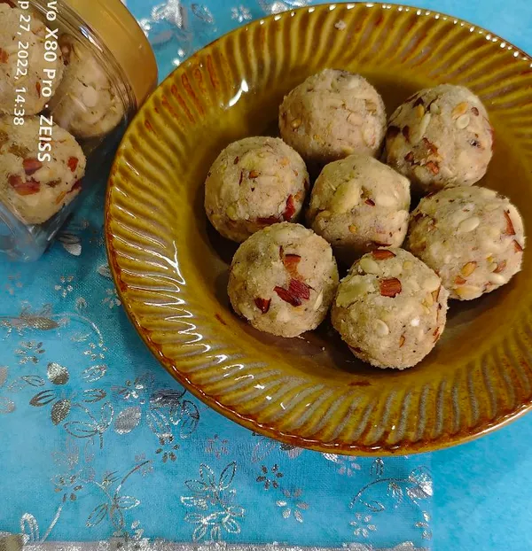 Premium_Homemade_High_Quality_Khoya_Dry_Fruit_Panjiri_Ladoo_500gm