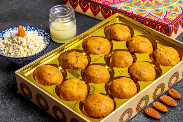 Besan_Ladoo_Is_A_Traditional_Indian_Sweet_Made_With_Flour,_Ghee,_And_Sugar_500gm