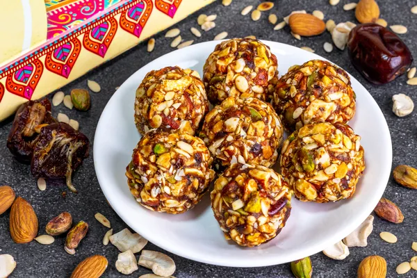 Homemade_Dry_Fruits_&_Dates_Laddoos_500gm
