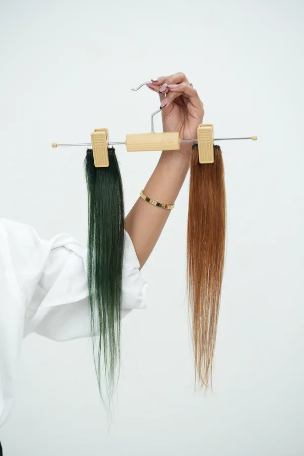 Roots_Hair_Coloured_Streaks