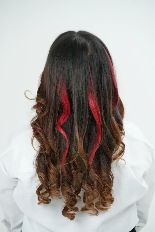 Roots_Hair_Coloured_Streaks