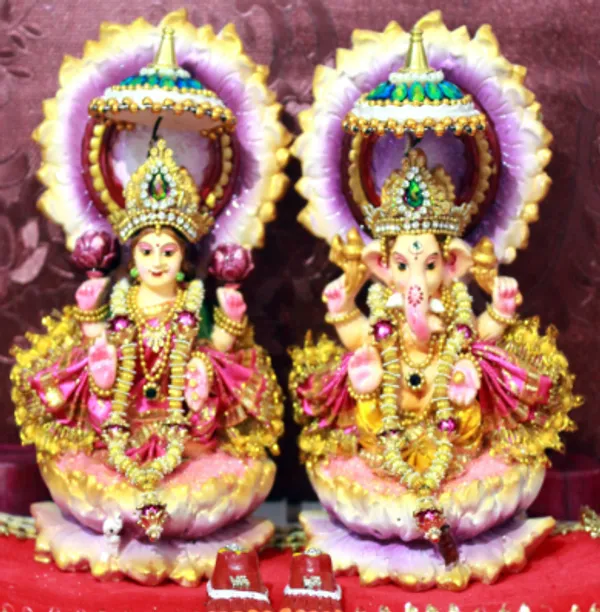 Multicolor_Diamond_Dust_Premium_Finish_Clay_Religious_Idol_&_Figurine_Showpiece