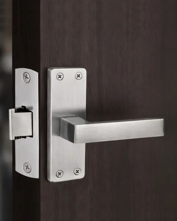 DM_Iron_SS_Finish_baby_latch
