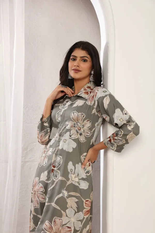 Grey_Premium_Rayon_Kurti_Set_For_Women_(Plus_Size)