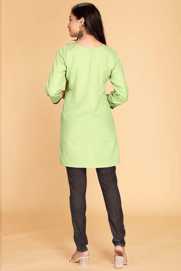 Light_Green_Viscose_Rayon_Chikan_Embroidery_Casual_Kurta_For_Women