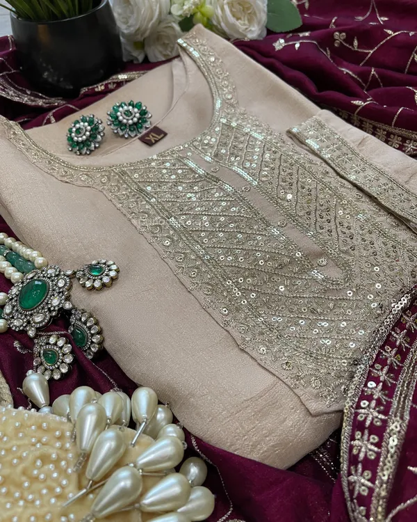 PANACHE_EMBROIDERED_KURTA_SET