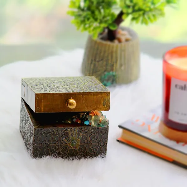Golden_Bling_Floral_Square_Jewellery_Vanity_Box/Gift/For_Gift/For_Sister/For_Brother/For_Mother/For_Father