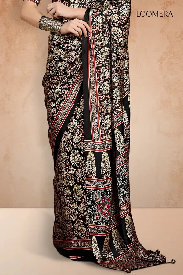 Black_Gajji_Silk_Saree_with_Floral_Prints