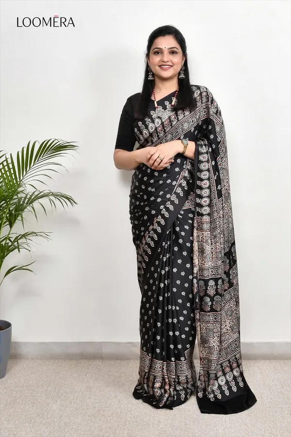 Black_Modal_Silk_Saree_with_Floral_Prints