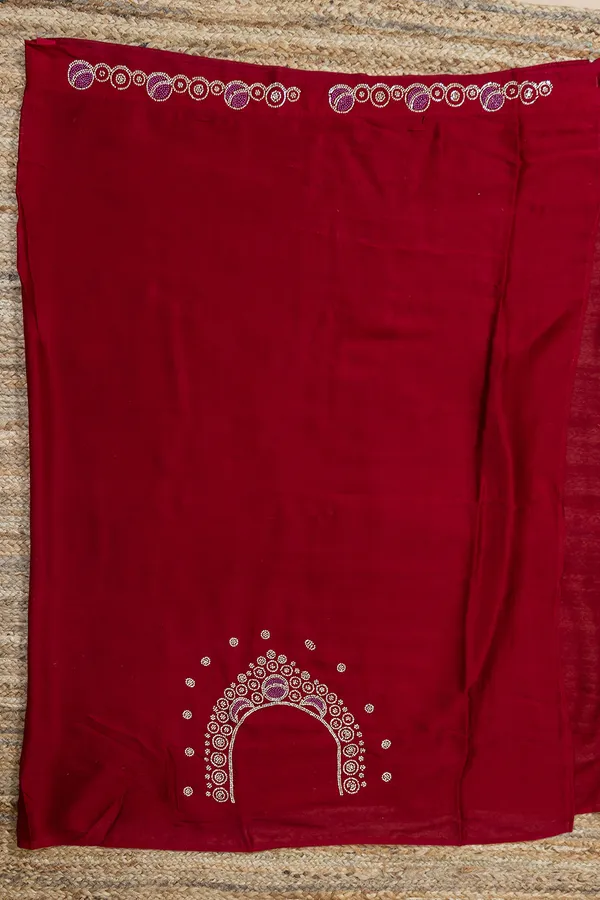 Maroon_Plain_Silk_Saree_With_Stone_Designed_Border