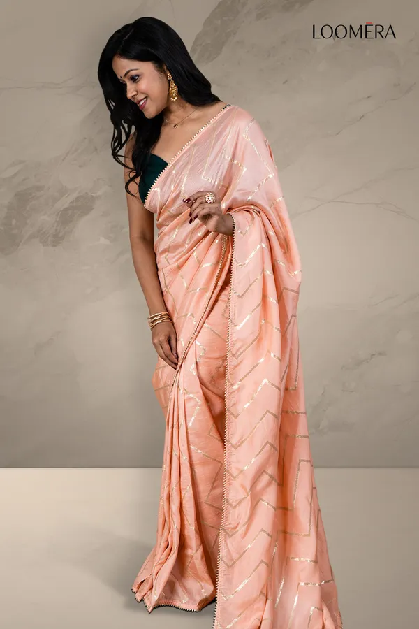 Peach_Saree_With_Zigzag_Golden_Zari_Weave