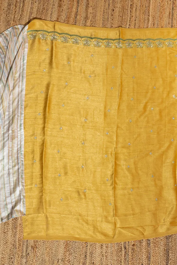 Multicolour_Jute_Cotton_Embroideried_Saree_With_Fancy_Blouse