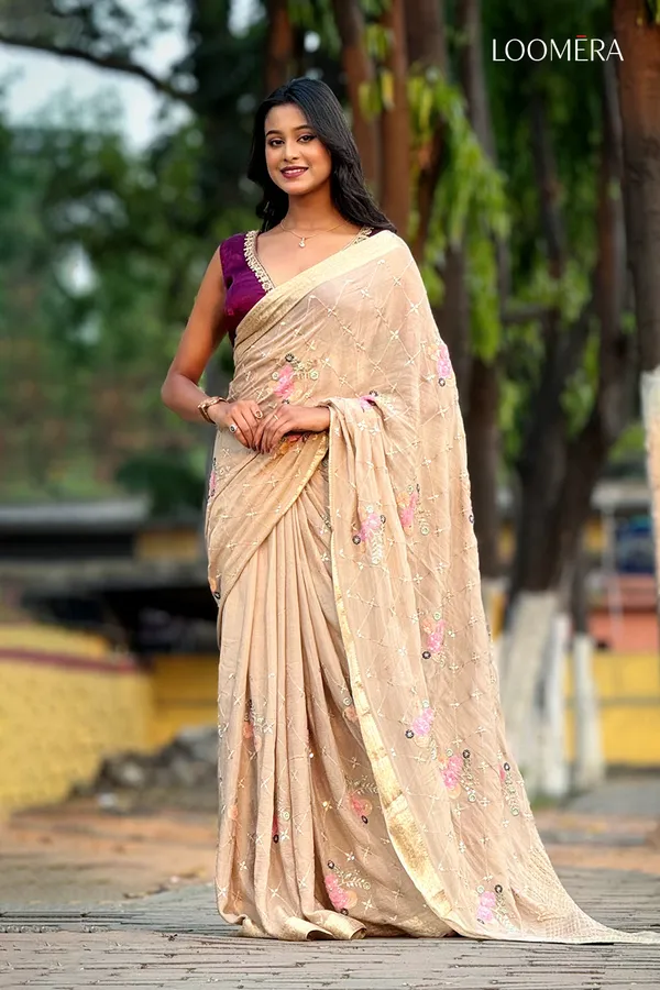 Beige_Saree_With_Golden_Zari_Border