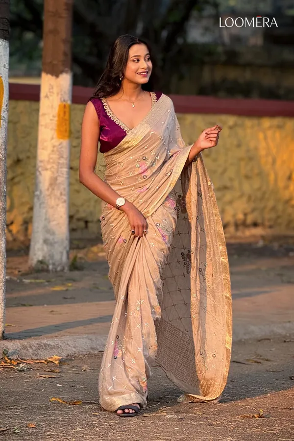 Beige_Saree_With_Golden_Zari_Border