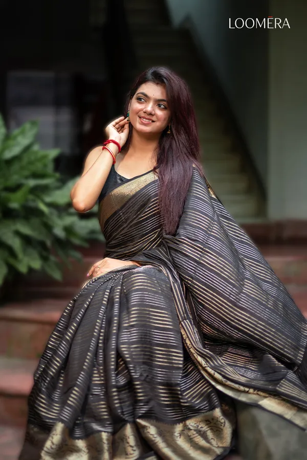 Black_Dola_Silk_Saree_With_Zari_Border