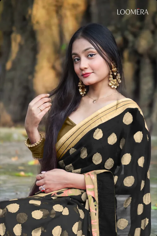 Black_Georgette_Saree_With_Jacquard_Butta_Design