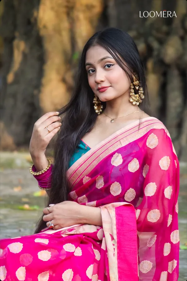 Magenta_Pink_Georgette_Saree_With_Jacquard_Butta_Design
