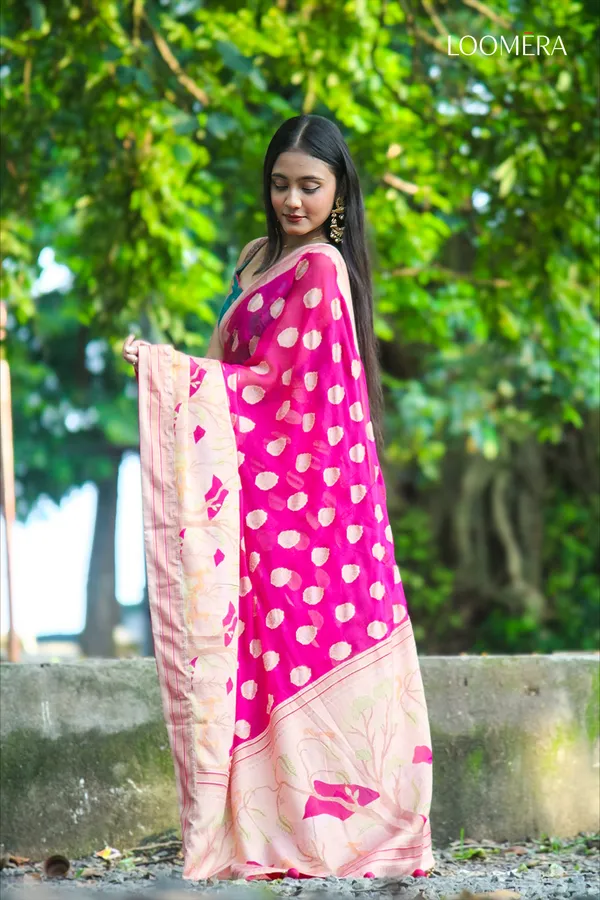 Magenta_Pink_Georgette_Saree_With_Jacquard_Butta_Design