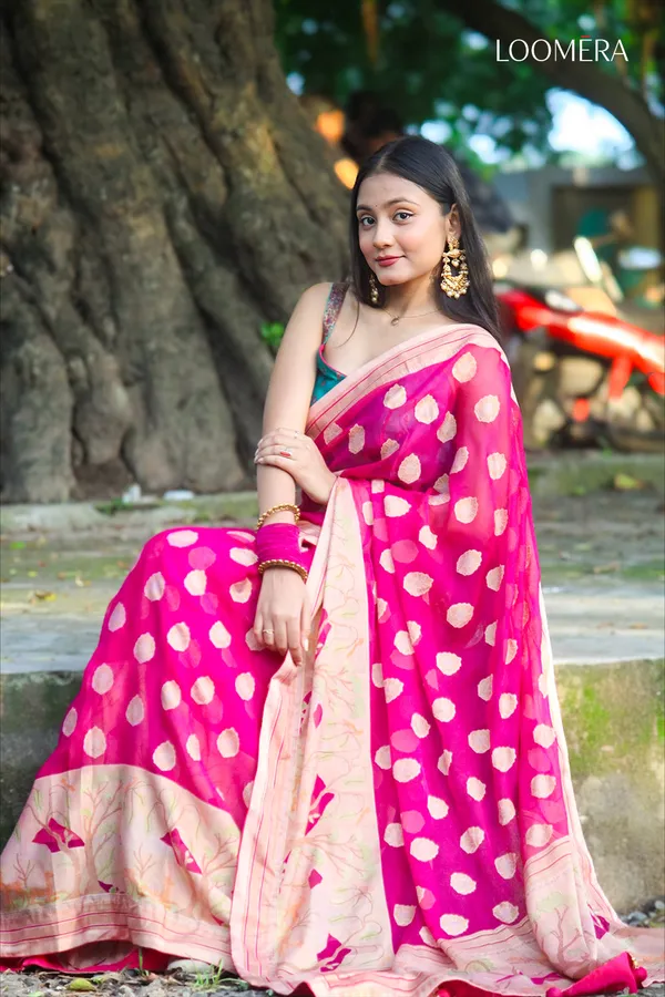 Magenta_Pink_Georgette_Saree_With_Jacquard_Butta_Design
