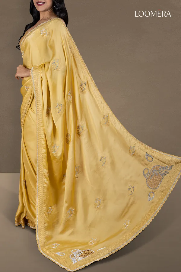 Golden_Semi_Silk_Saree_With_Thread_And_Swarovski_Border